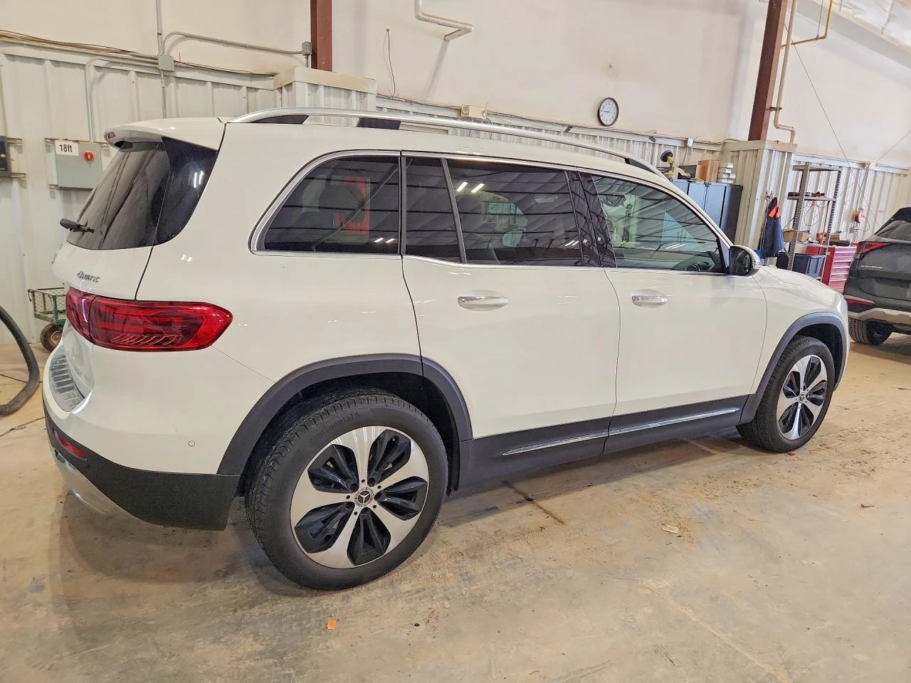 Mercedes-Benz GLB 250 * 4MATIC* , снимка 4 - Автомобили и джипове - 54510501