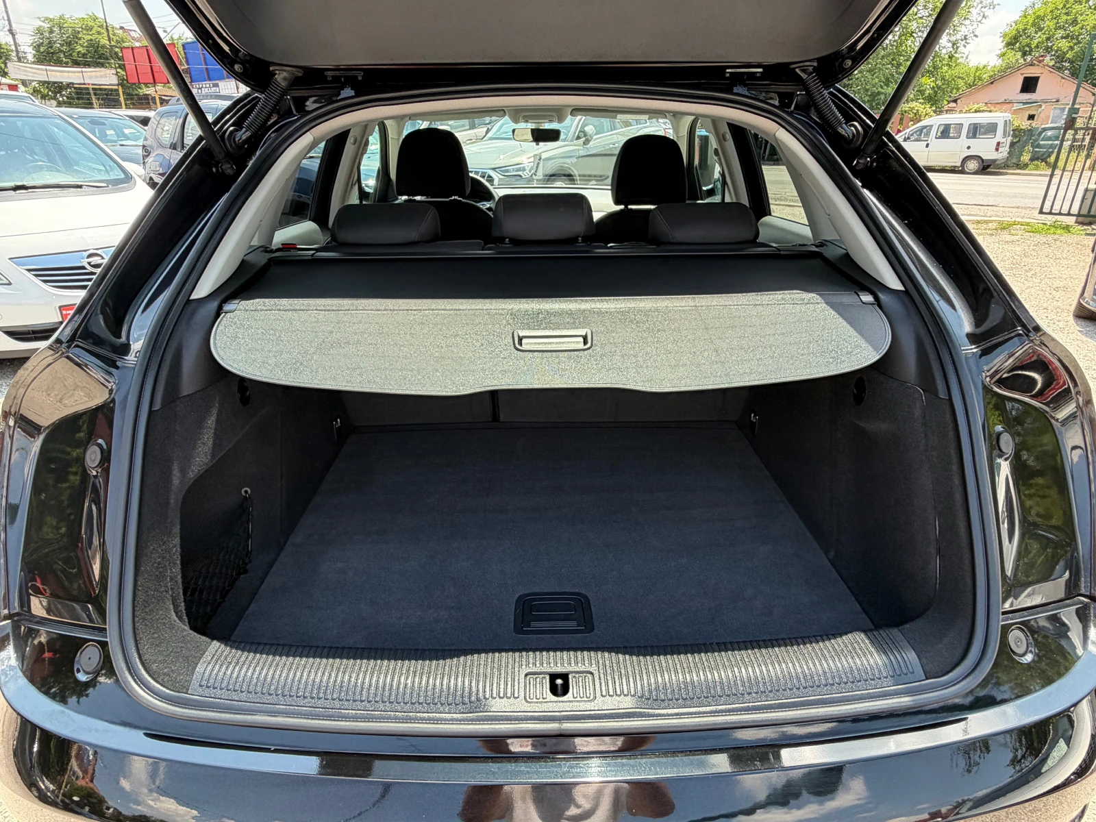Audi Q3 2.0-TDI-184k.c-Quattro-ЛИЗИНГ, снимка 4 - Автомобили и джипове - 55089966