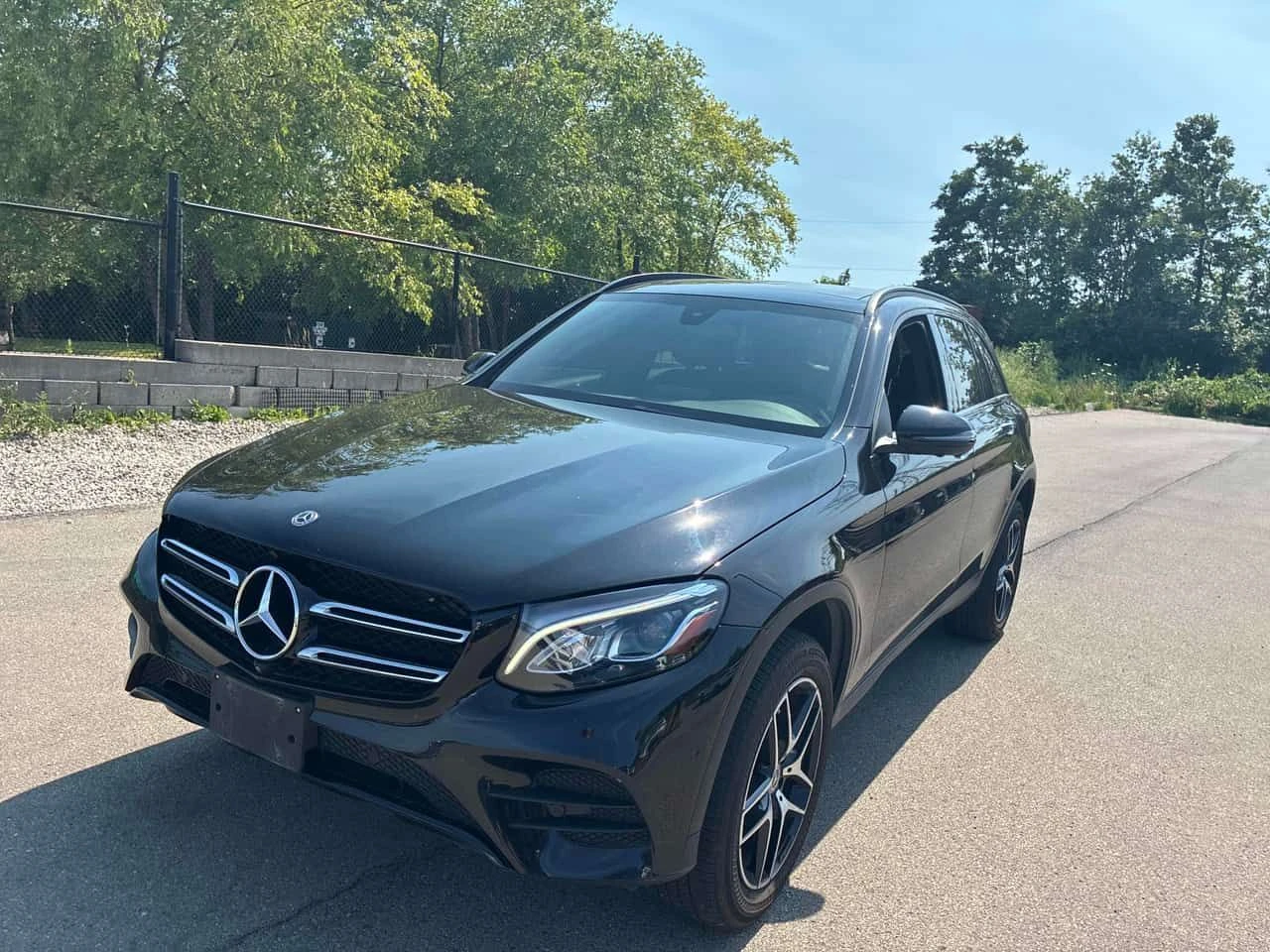 Mercedes-Benz GLC 300 АМГ ПАКЕТ/CARFAX/360/КЛИП/2 КЛЮЧА/ПРЕДСТАВИТЕЛСТВО, снимка 2 - Автомобили и джипове - 55379981
