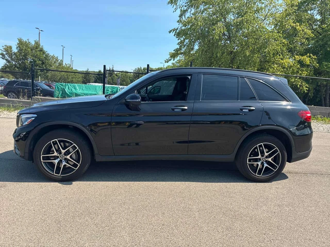 Mercedes-Benz GLC 300 АМГ ПАКЕТ/CARFAX/360/КЛИП/2 КЛЮЧА/ПРЕДСТАВИТЕЛСТВО, снимка 3 - Автомобили и джипове - 55379981