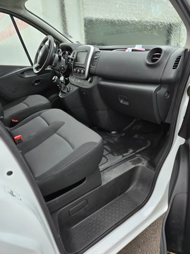 Renault Trafic 2.0, снимка 5 - Бусове и автобуси - 53508558