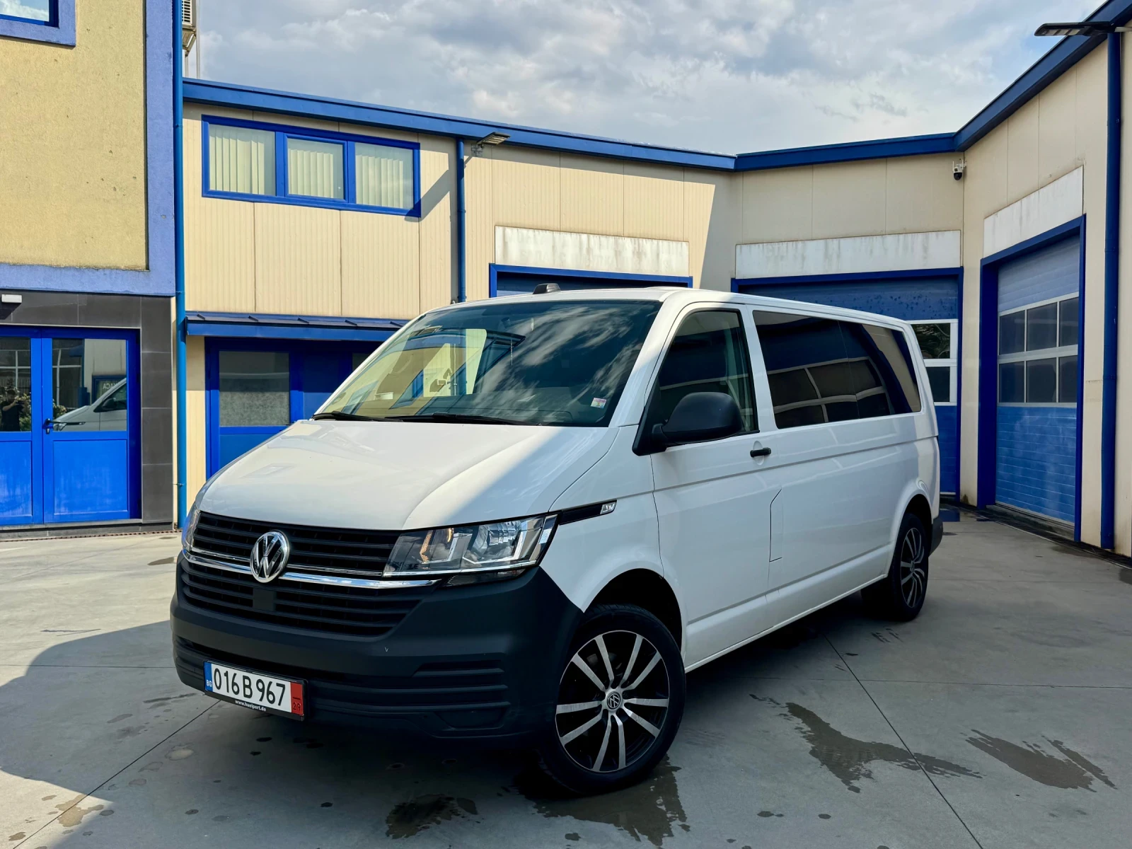 VW Transporter T6.1/9 места/ОБСЛУЖЕНА/РЕАЛНИ КМ, снимка 2 - Бусове и автобуси - 55333124