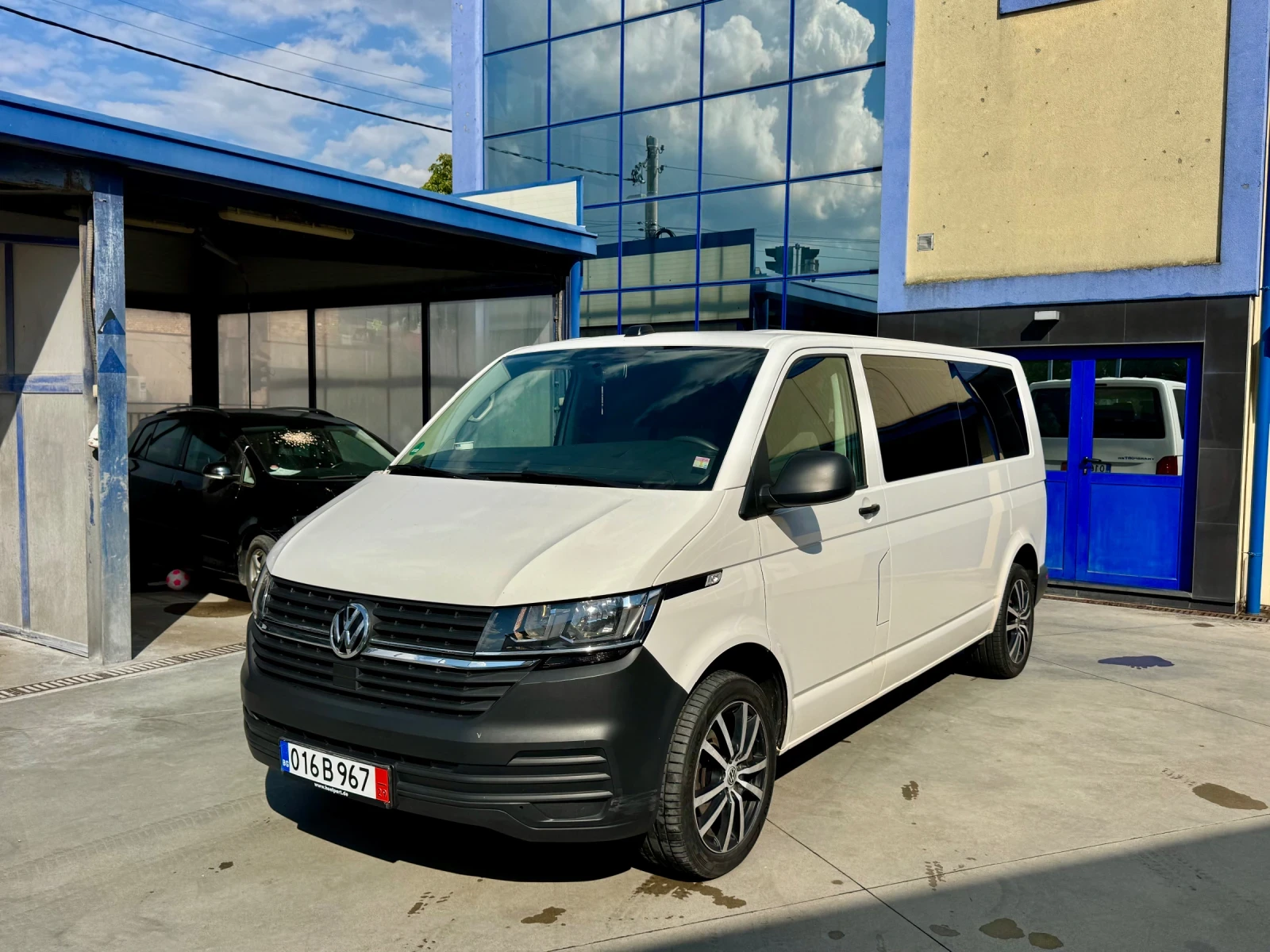 VW Transporter T6.1/9 места/ОБСЛУЖЕНА/РЕАЛНИ КМ, снимка 3 - Бусове и автобуси - 55333124