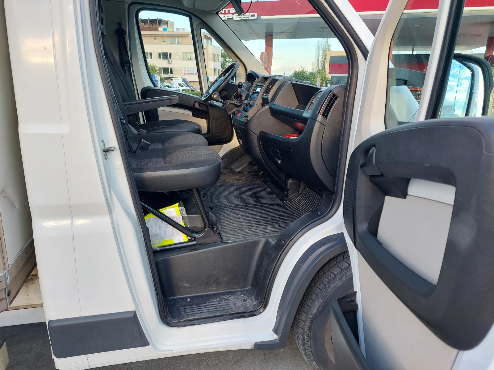 Peugeot Boxer 2.2HDI/EU5/Фургон, снимка 11 - Бусове и автобуси - 56301103