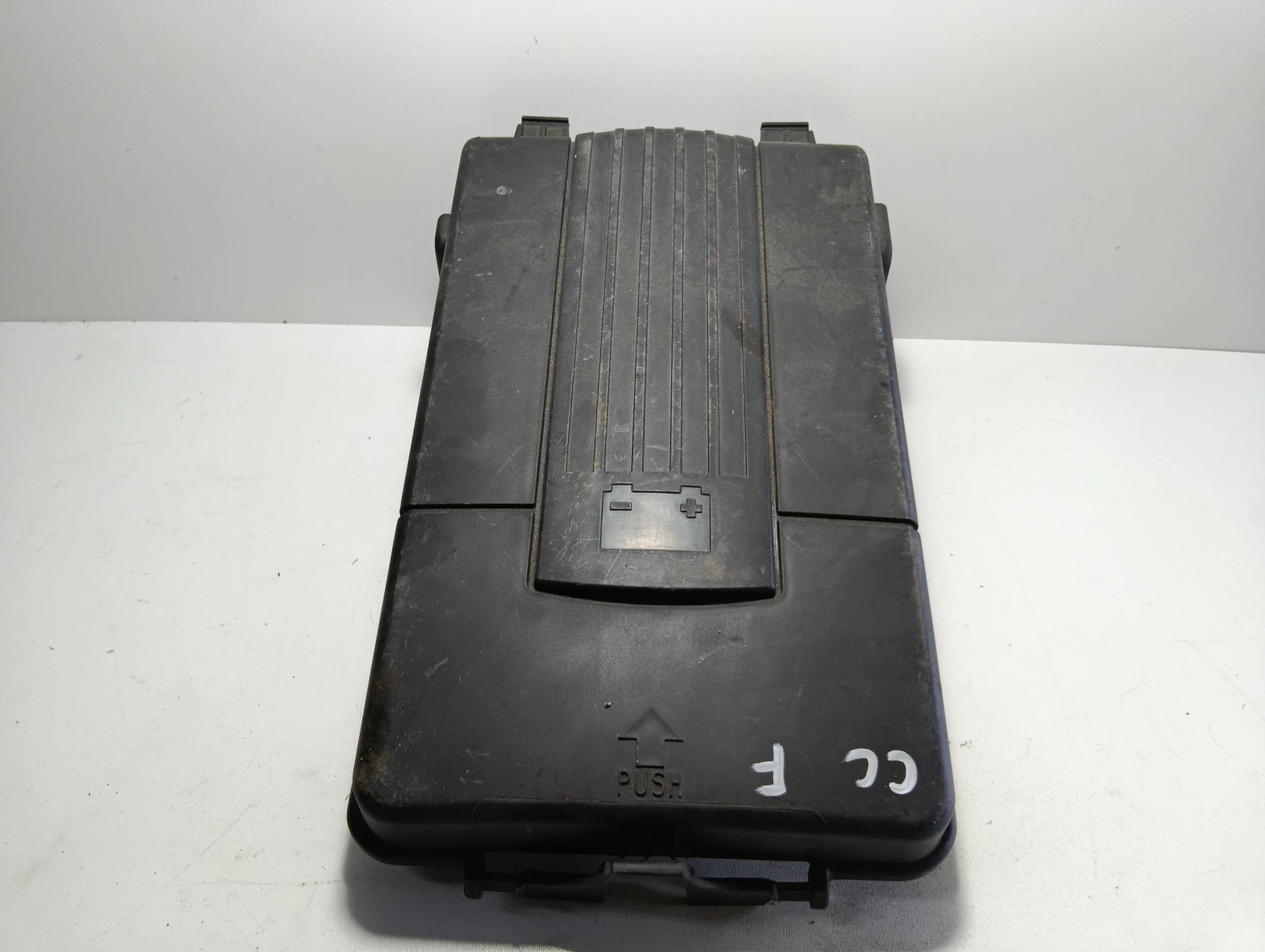 капак над акумулатор 3C0915443A VW Passat CC