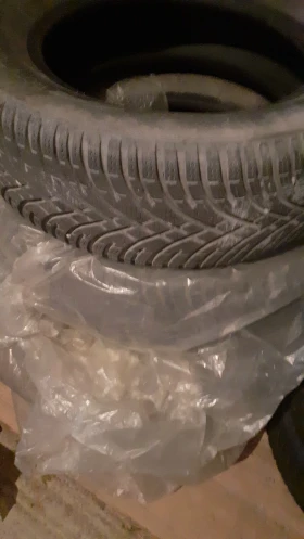 Гуми Зимни 215/65R16, снимка 1