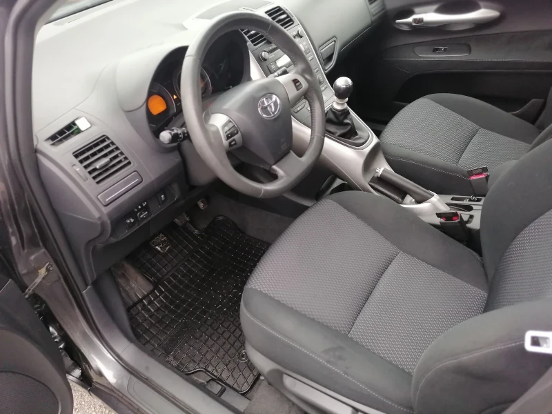 Toyota Auris, снимка 8 - Автомобили и джипове - 48311303