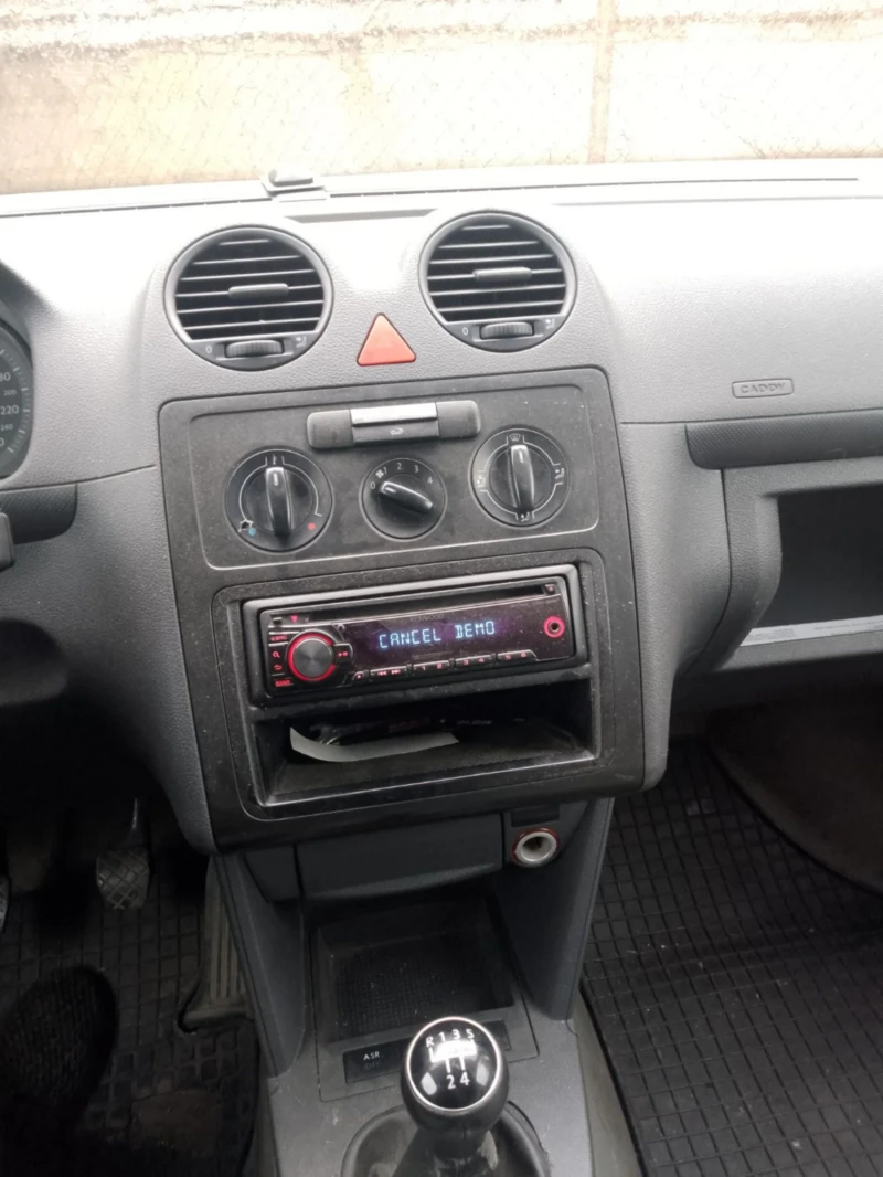 VW Caddy 2, 0 SDI, снимка 7 - Автомобили и джипове - 52193917
