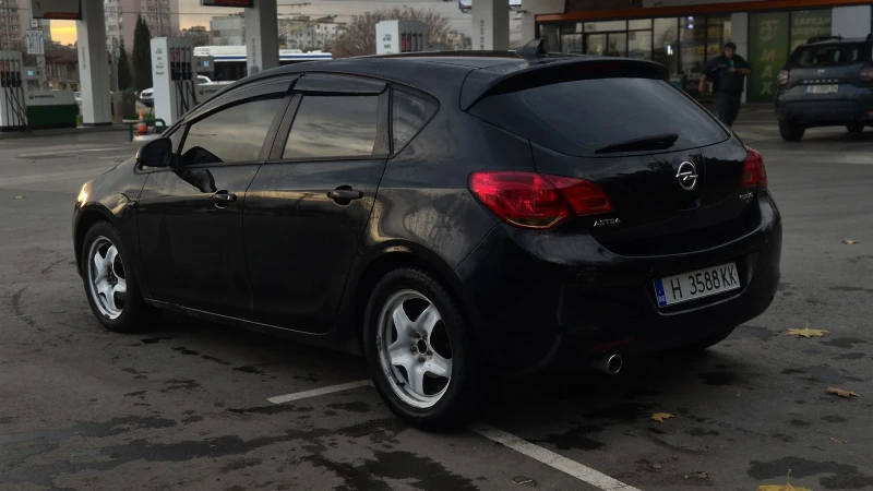 Opel Astra J 1.4T I ГАЗ, снимка 4 - Автомобили и джипове - 52564445