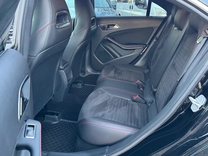 Mercedes-Benz CLA 180  ! AMG ! LED ! Navi ! Full, снимка 15 - Автомобили и джипове - 52641306
