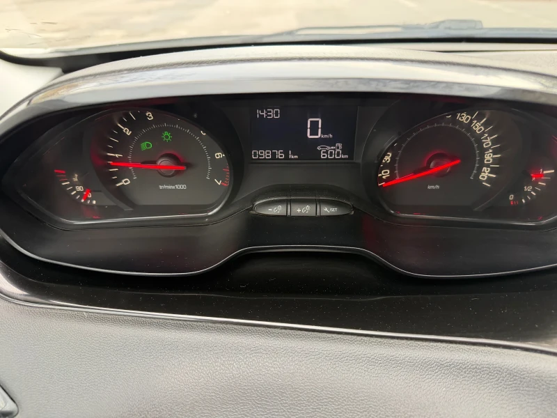 Peugeot 208 1.0 VVT, снимка 14 - Автомобили и джипове - 52724968