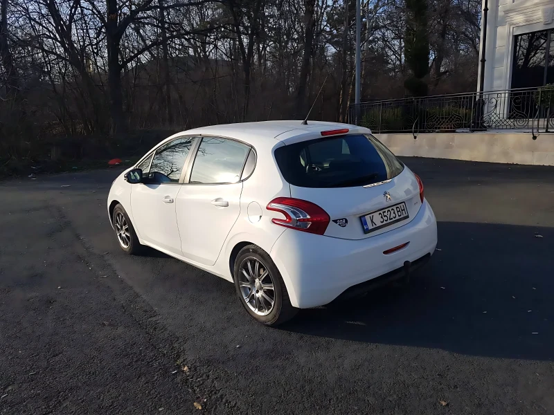 Peugeot 208 1.0 VVT, снимка 5 - Автомобили и джипове - 52724968