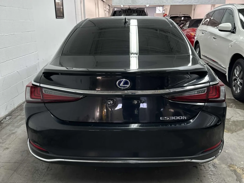 Lexus ES 300 * h* CARFAX * БЕЗ ПЪРВОНАЧАЛНА ВНОСКА, снимка 6 - Автомобили и джипове - 52803369