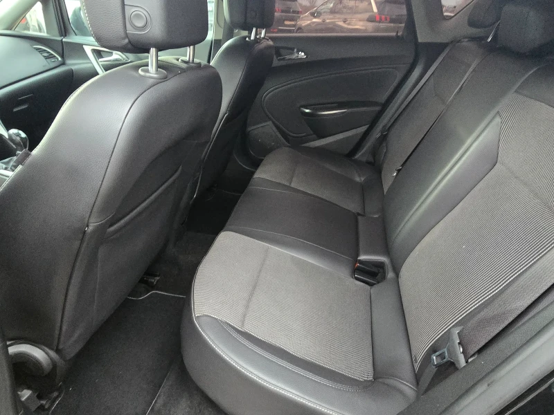 Opel Astra 1.7 CDTI, снимка 13 - Автомобили и джипове - 52966649