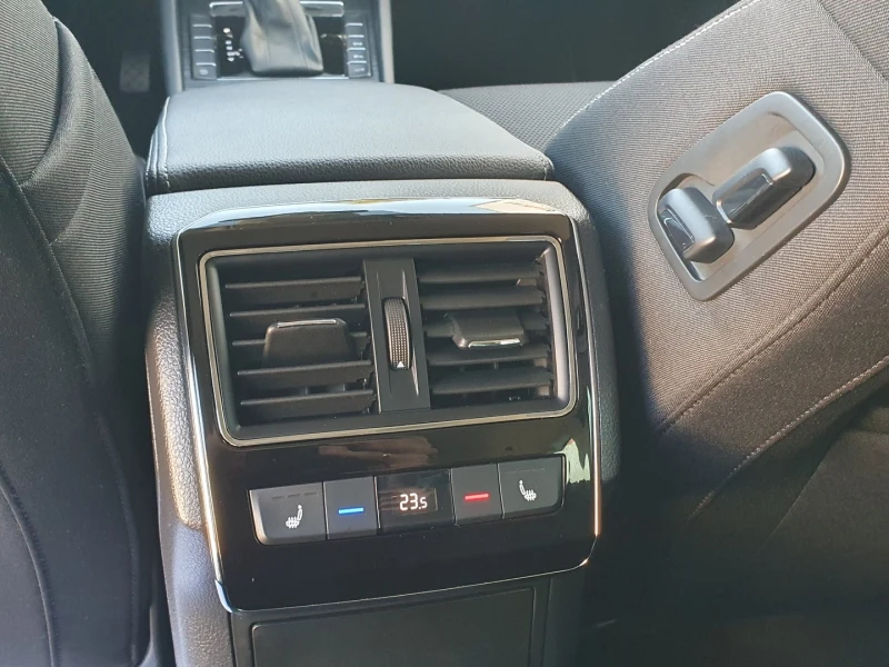 Skoda Superb Style 2.0 TDI 110kW DG6, снимка 17 - Автомобили и джипове - 53452100