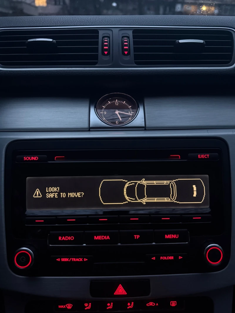 VW Passat 2.0 TDI 140 DSG, снимка 14 - Автомобили и джипове - 53287488