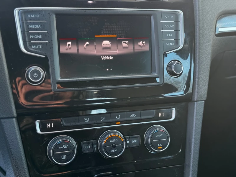 VW Golf 1.6TDI/EURO 6B/ Navi/ 110kc, снимка 11 - Автомобили и джипове - 53295009