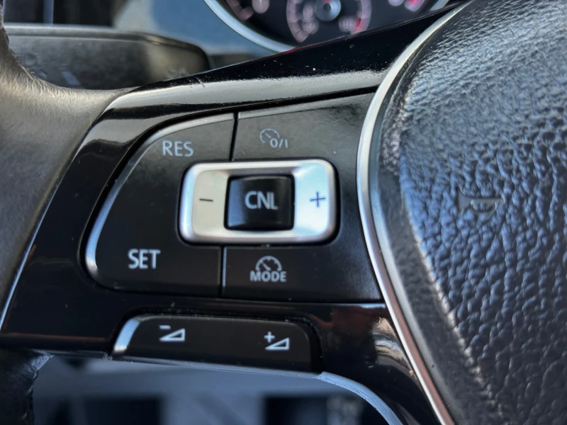 VW Golf 1.6TDI/EURO 6B/ Navi/ 110kc, снимка 12 - Автомобили и джипове - 53295009