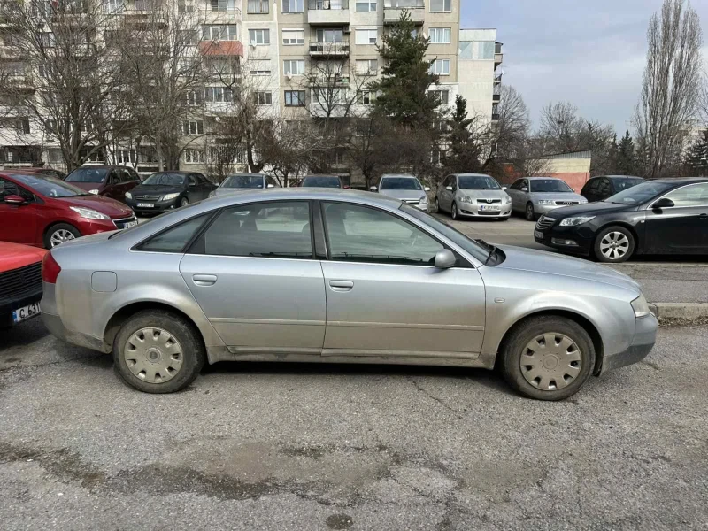 Audi A6 2.4 бензин, снимка 2 - Автомобили и джипове - 53457707
