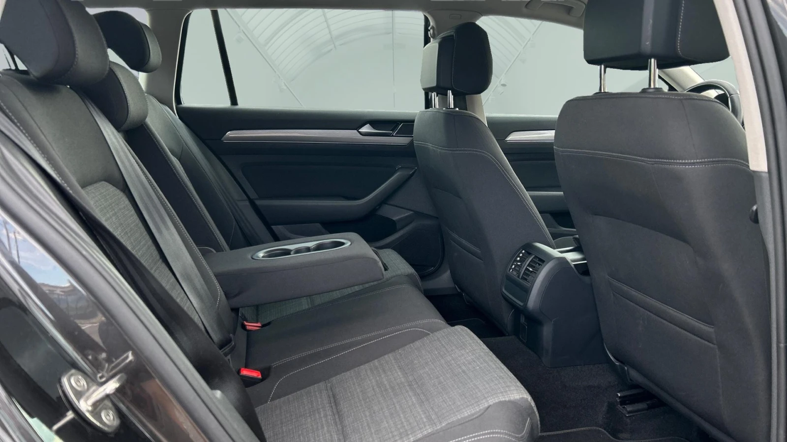 VW Passat 2.0 TDi SCR DSG, Месечна вноска от 444 лв. - изображение 10
