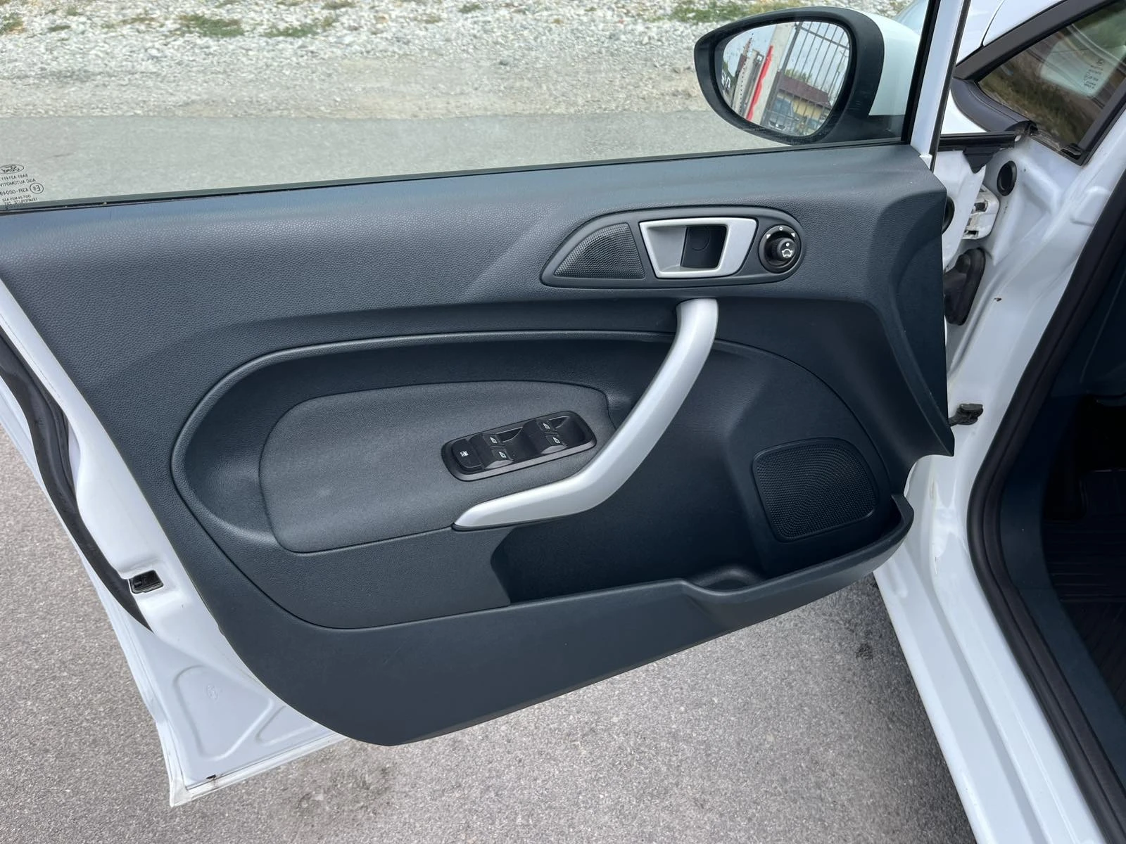 Ford Fiesta 1.3i 68кс 98 000км EURO5B КЛИМАТИК - изображение 7