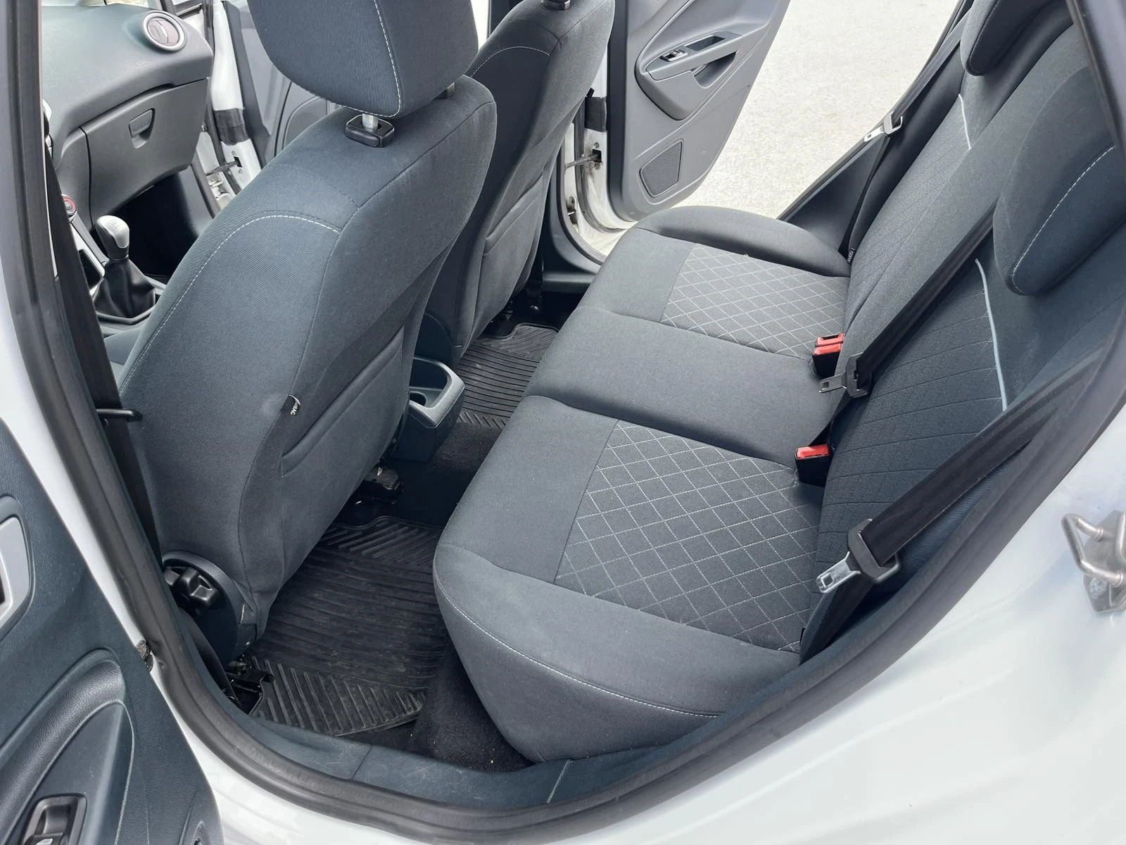 Ford Fiesta 1.3i 68кс 98 000км EURO5B КЛИМАТИК - изображение 9