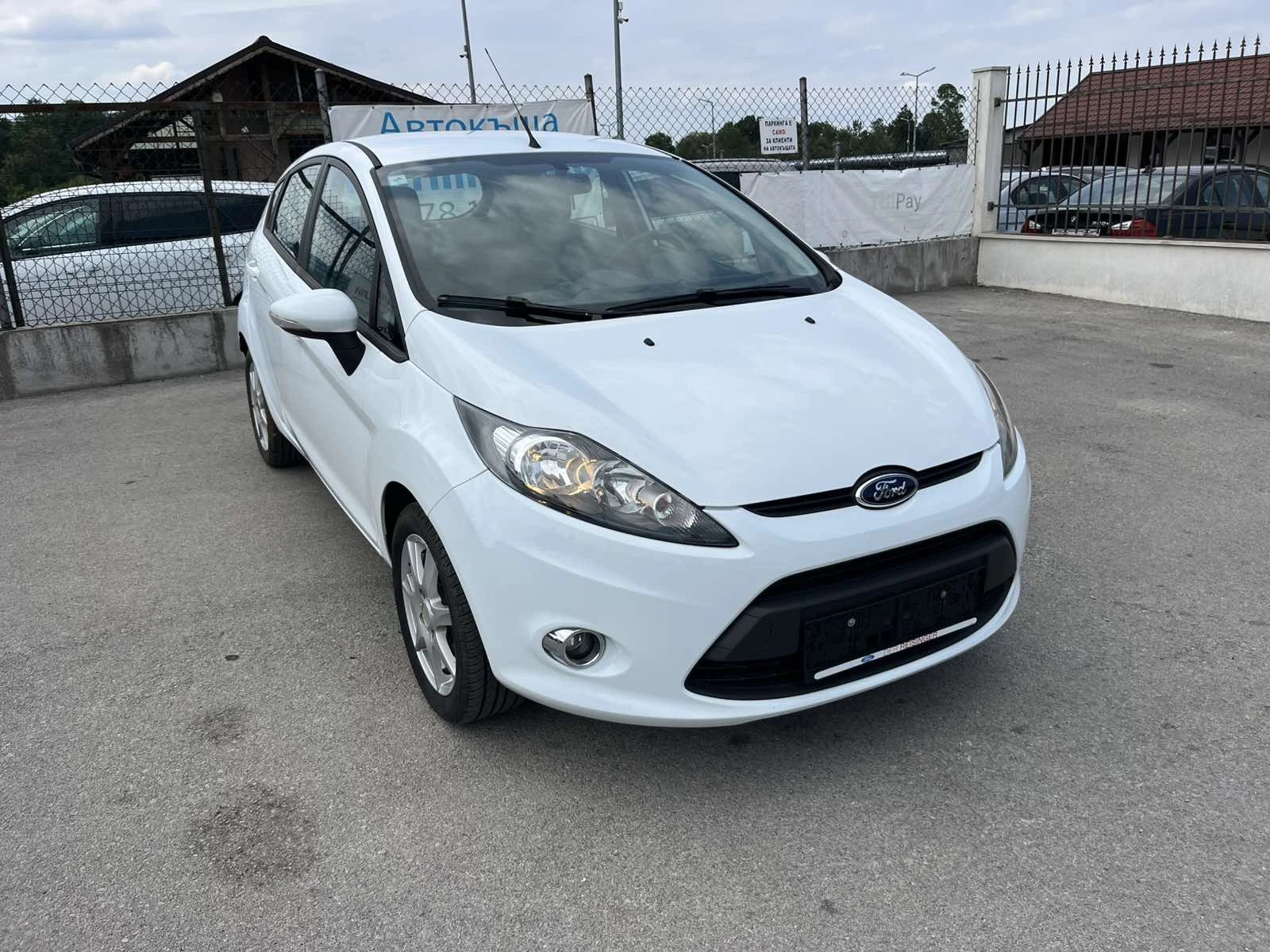 Ford Fiesta 1.3i 68кс 98 000км EURO5B КЛИМАТИК - изображение 3
