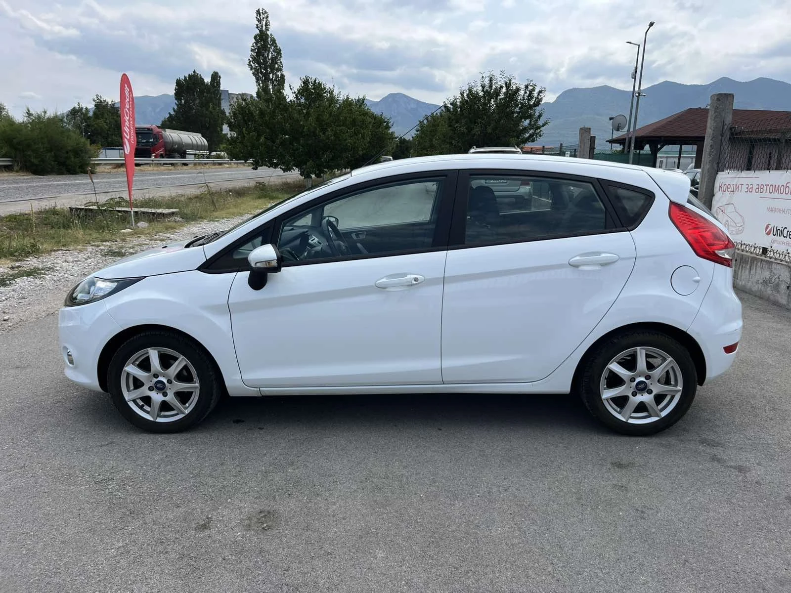 Ford Fiesta 1.3i 68кс 98 000км EURO5B КЛИМАТИК - изображение 6