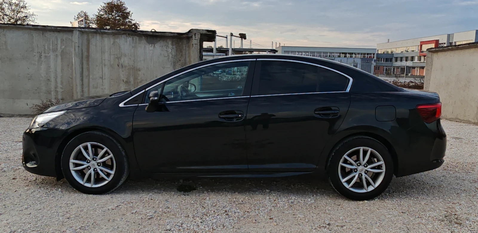 Toyota Avensis 2.0D4D Edition S+ * Bi-Xenon* Navi* Camera* Blueto - изображение 8