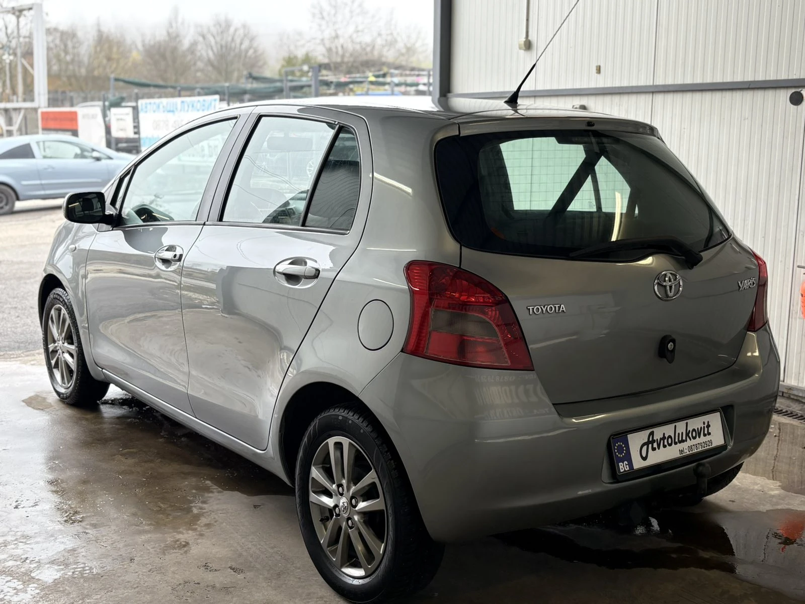 Toyota Yaris 1.3i Автоматик - изображение 4