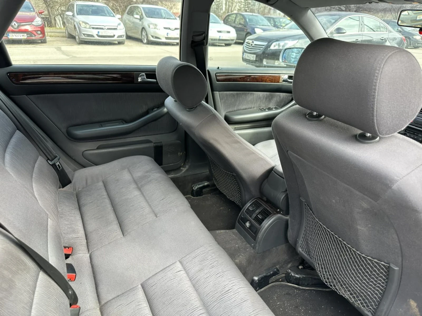 Audi A6 2.4 бензин, снимка 6 - Автомобили и джипове - 53457707