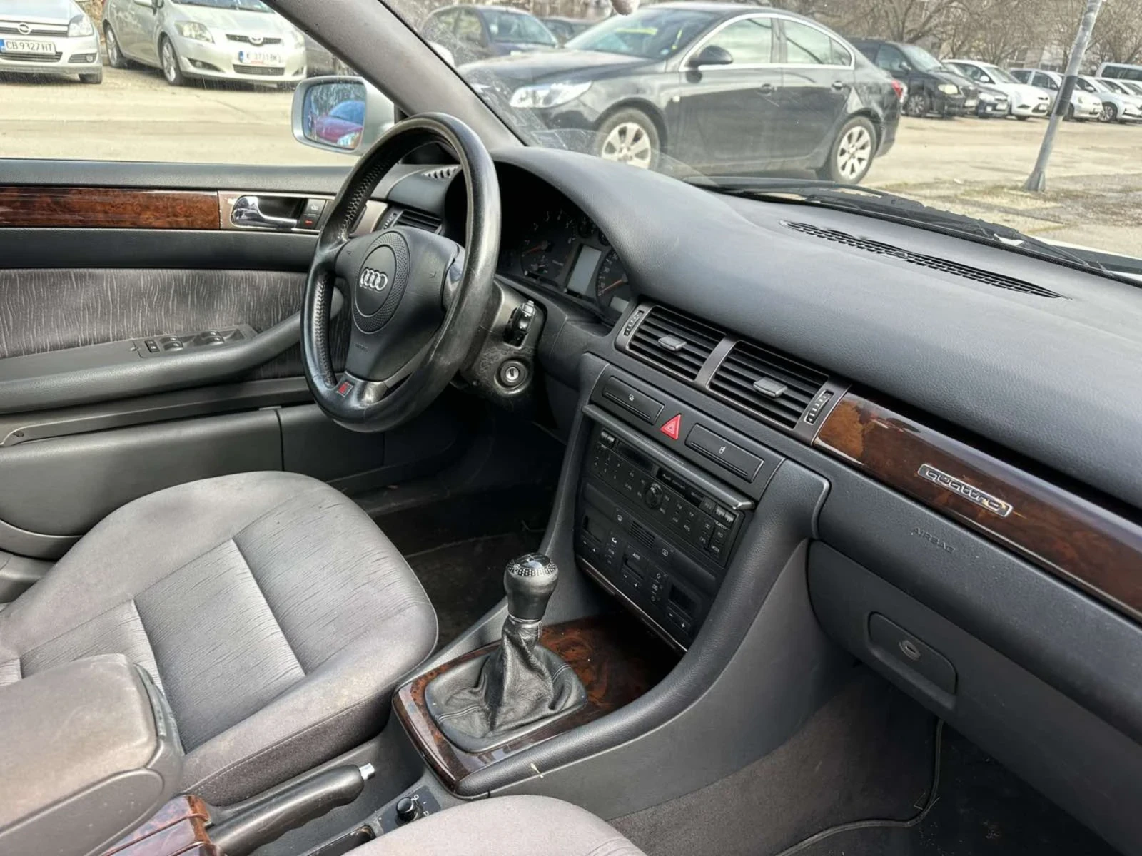 Audi A6 2.4 бензин, снимка 5 - Автомобили и джипове - 53457707