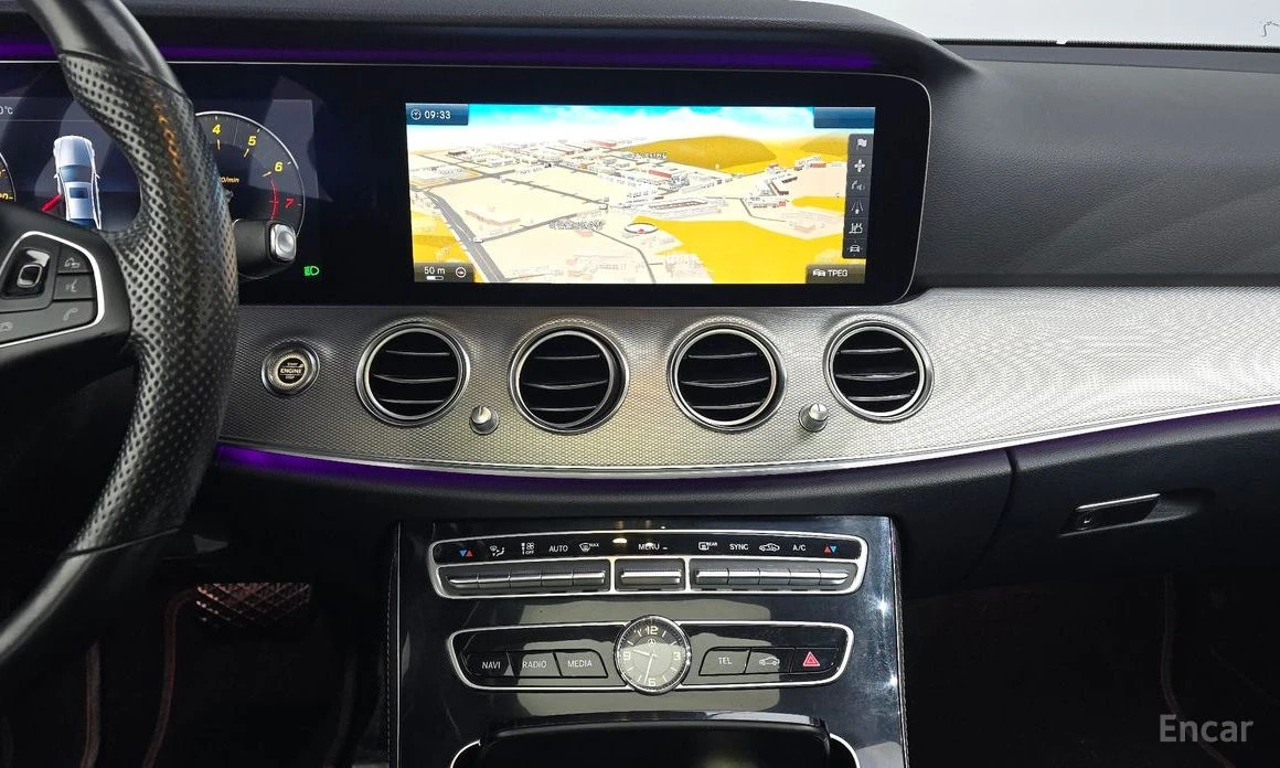 Mercedes-Benz E 300 DIGITAL* BURMESTER* 360 CAM* AMBIENT* PANORAMA* , снимка 11 - Автомобили и джипове - 54101835