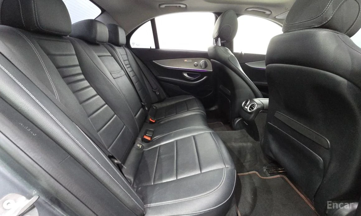 Mercedes-Benz E 300 DIGITAL* BURMESTER* 360 CAM* AMBIENT* PANORAMA* , снимка 15 - Автомобили и джипове - 54101835