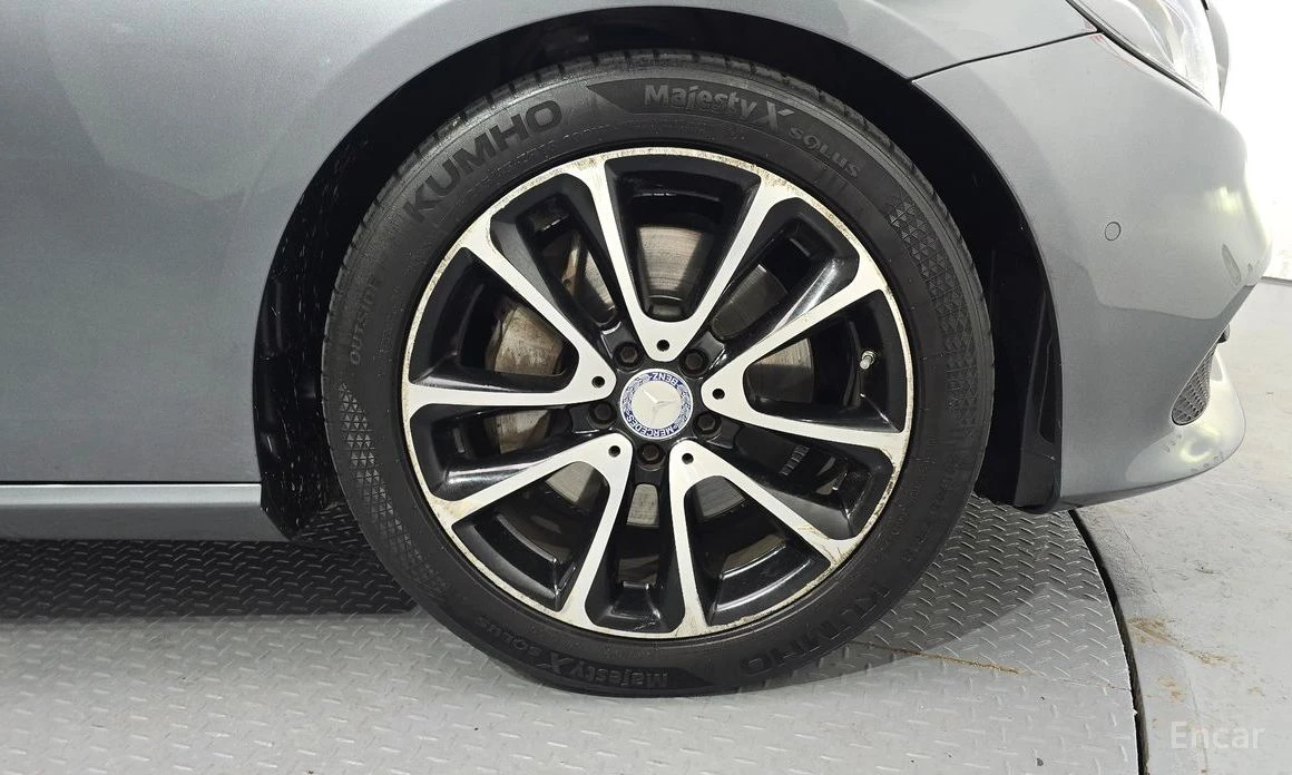 Mercedes-Benz E 300 DIGITAL* BURMESTER* 360 CAM* AMBIENT* PANORAMA* , снимка 5 - Автомобили и джипове - 54101835