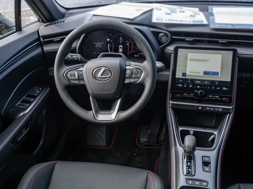 Lexus LBX 1.5HEV/136HP/ELEGANT/BLACK/CAM/NAVI/ACC/CPLAY/286q, снимка 9 - Автомобили и джипове - 54510973