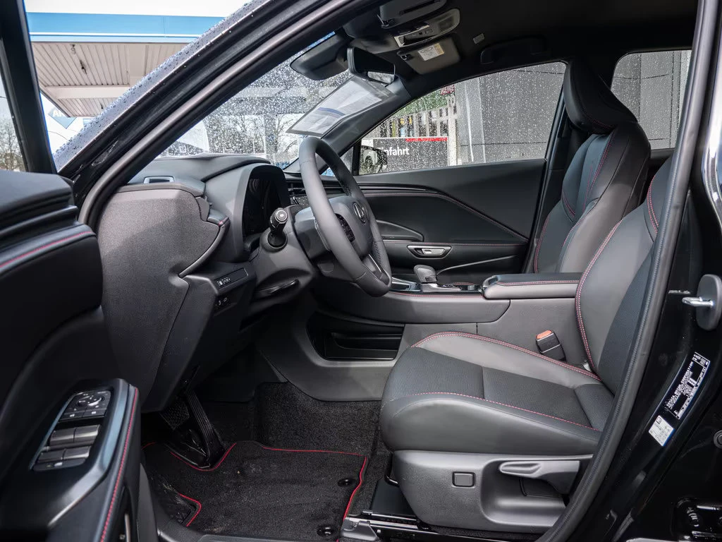 Lexus LBX 1.5HEV/136HP/ELEGANT/BLACK/CAM/NAVI/ACC/CPLAY/286q, снимка 7 - Автомобили и джипове - 54510973