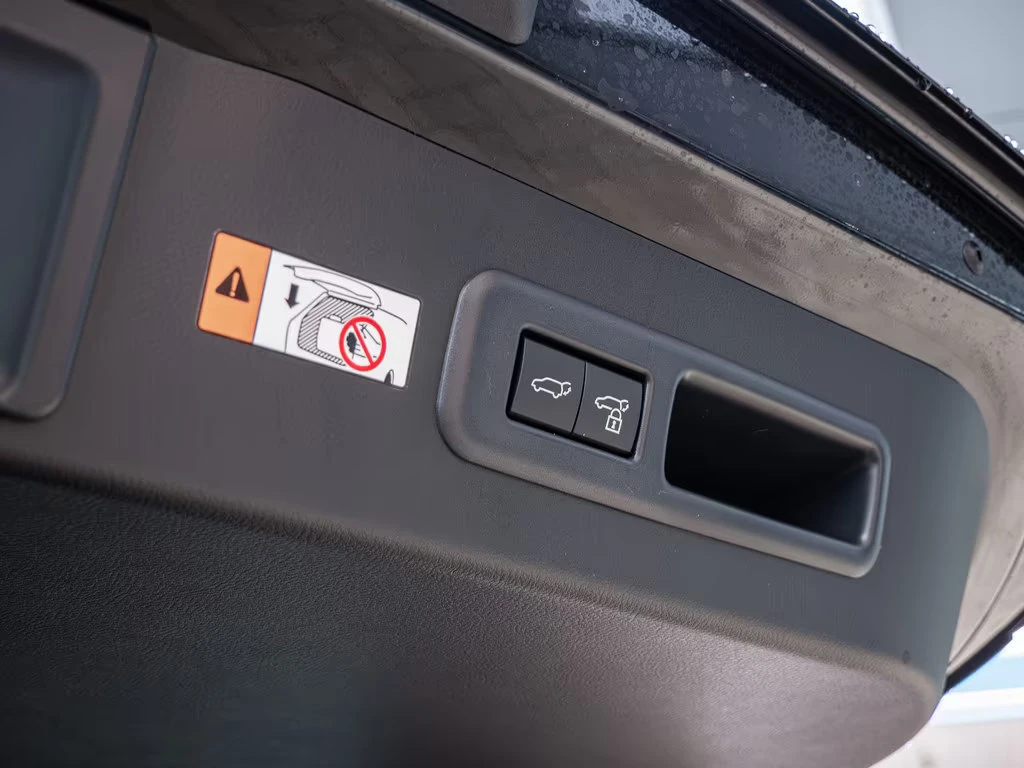 Lexus LBX 1.5HEV/136HP/ELEGANT/BLACK/CAM/NAVI/ACC/CPLAY/286q, снимка 16 - Автомобили и джипове - 54510973