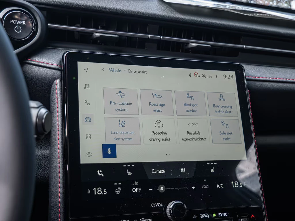 Lexus LBX 1.5HEV/136HP/ELEGANT/BLACK/CAM/NAVI/ACC/CPLAY/286q, снимка 10 - Автомобили и джипове - 54510973