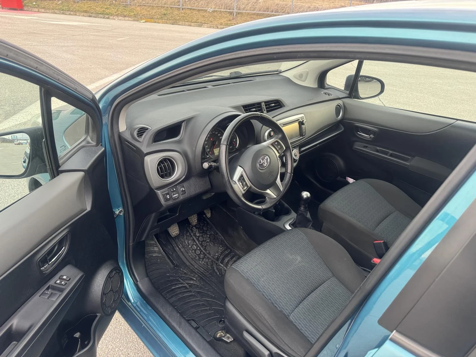 Toyota Yaris, снимка 5 - Автомобили и джипове - 54598033