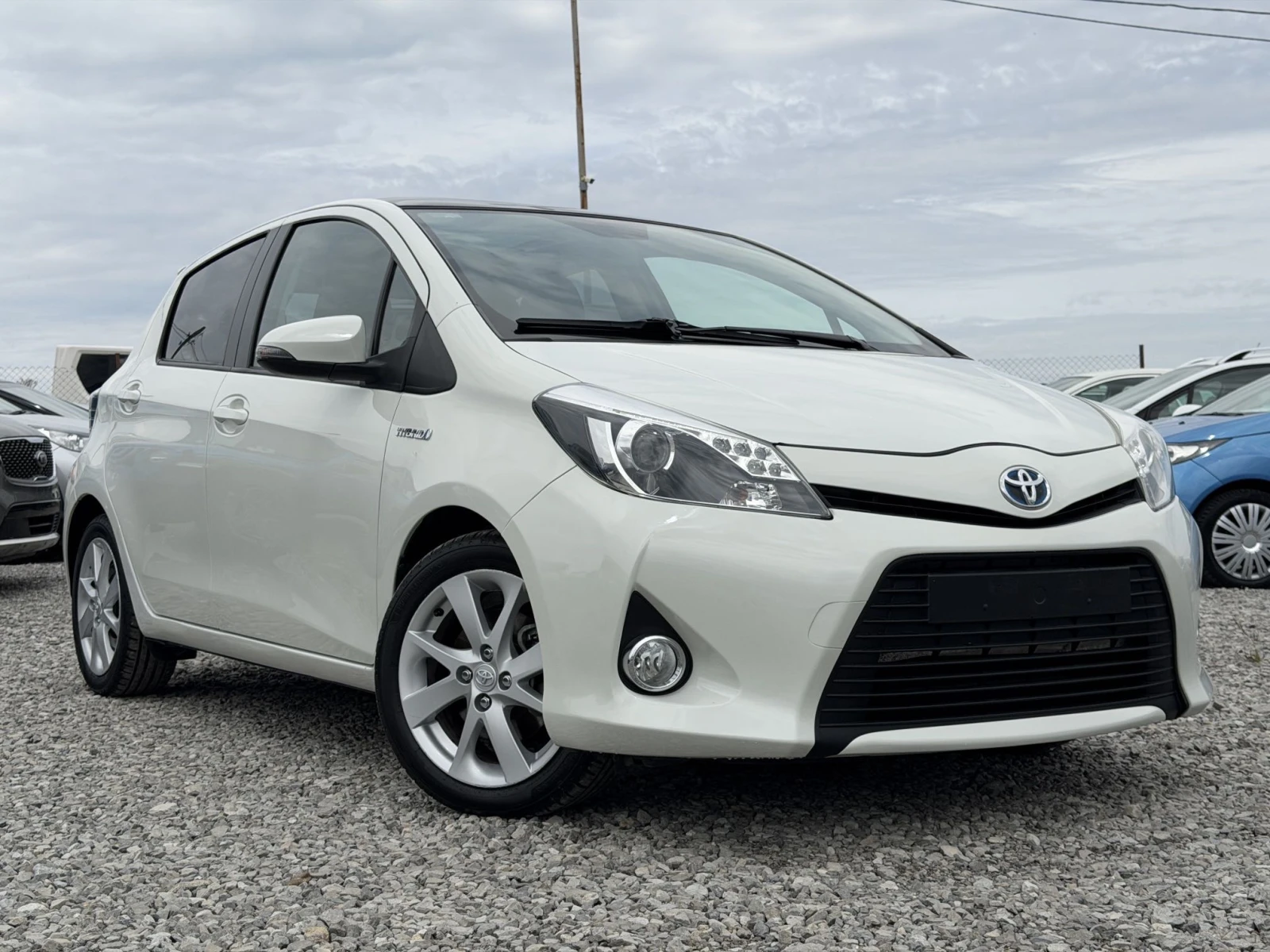 Toyota Yaris 1.5 Hybrid LOUNGE / PANORAMA / NAVI / 1 СОБСТВЕНИК