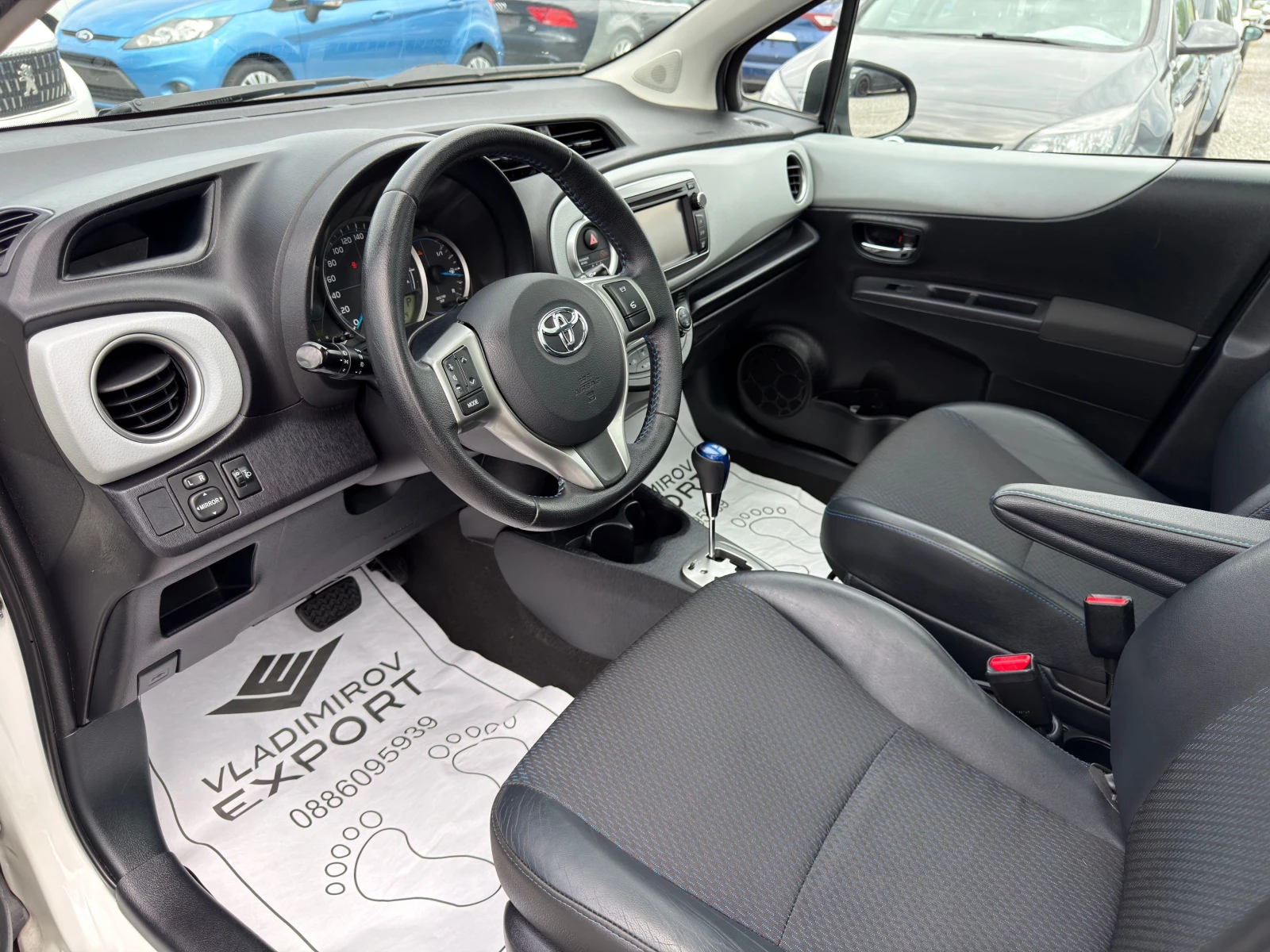 Toyota Yaris 1.5 Hybrid LOUNGE / PANORAMA / NAVI / 1 СОБСТВЕНИК, снимка 6 - Автомобили и джипове - 54621703