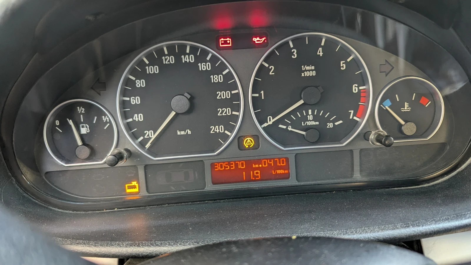 BMW 330, снимка 9 - Автомобили и джипове - 55987069