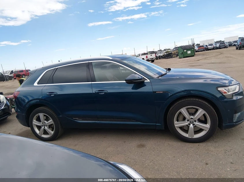 Audi E-Tron Premium Plus, снимка 13 - Автомобили и джипове - 56618843
