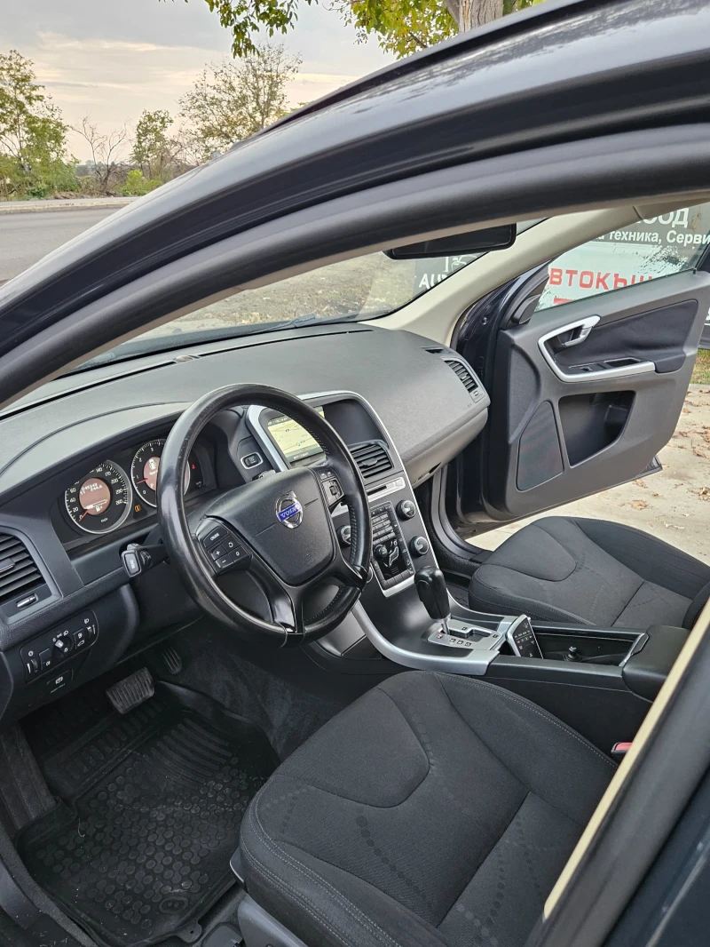 Volvo XC60 2.4D3, снимка 9 - Автомобили и джипове - 52851171