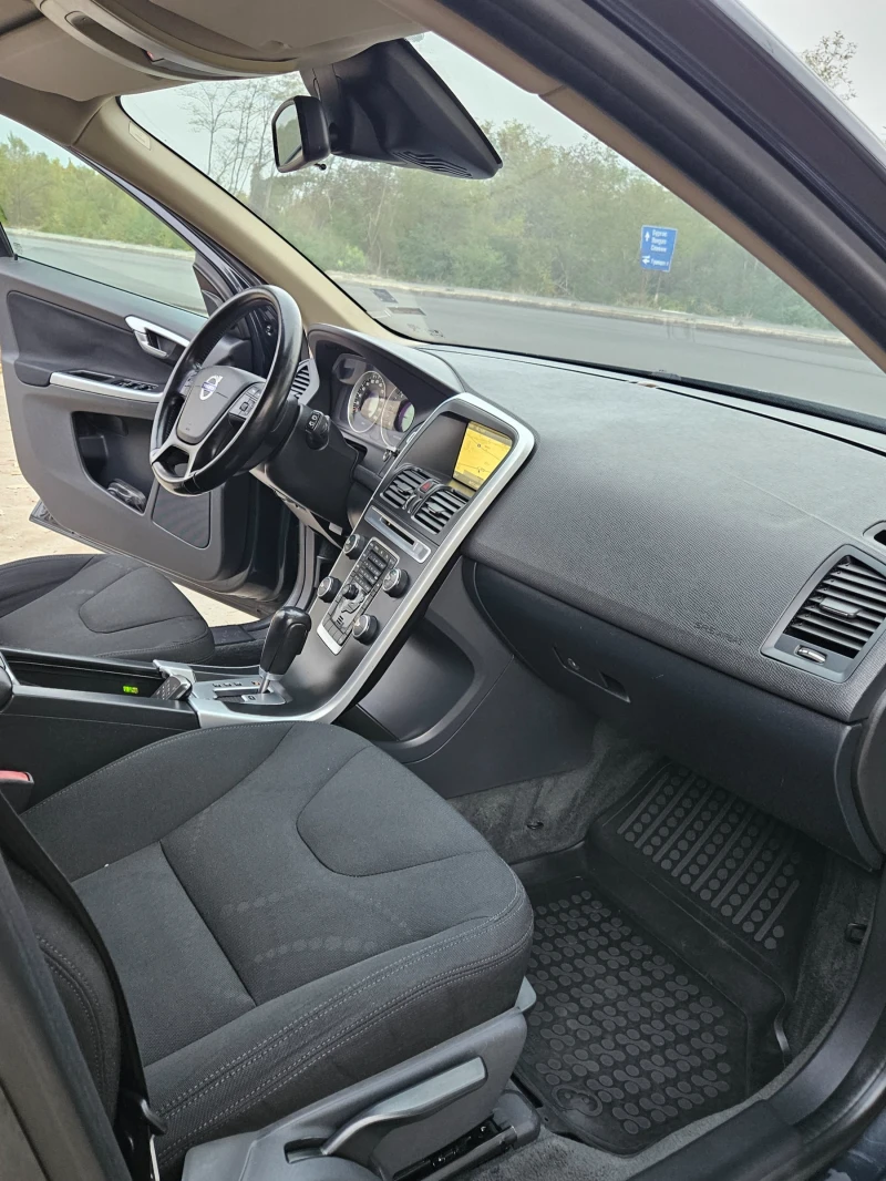 Volvo XC60 2.4D3, снимка 11 - Автомобили и джипове - 52851171