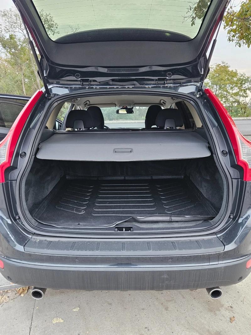 Volvo XC60 2.4D3, снимка 14 - Автомобили и джипове - 52851171