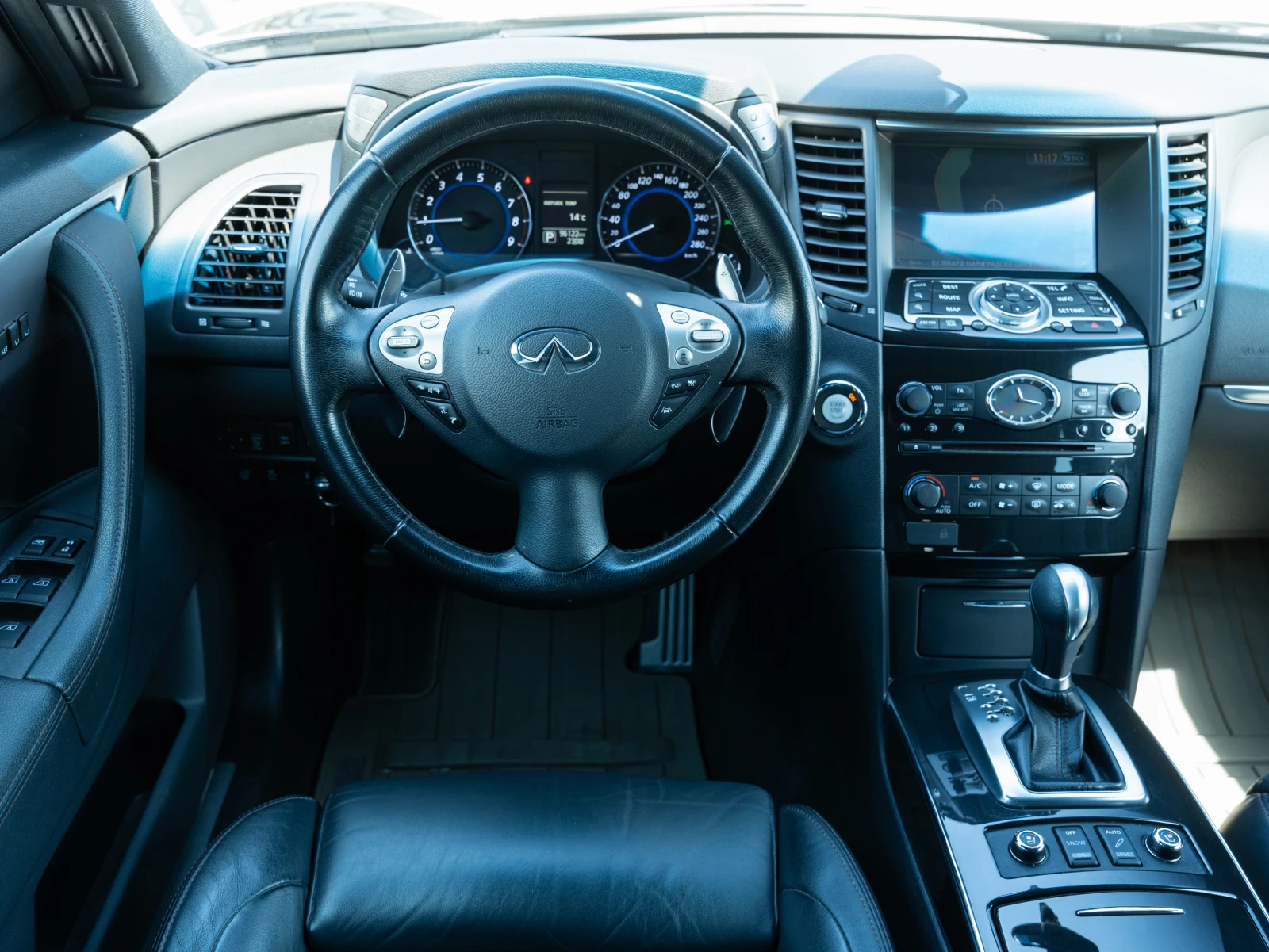 Infiniti QX70 5.0 S Premium - изображение 9