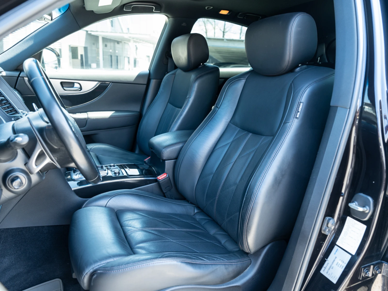 Infiniti QX70 5.0 S Premium - изображение 7