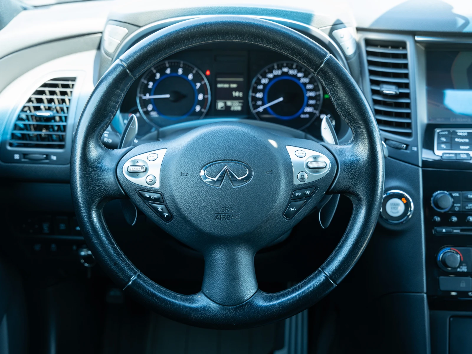 Infiniti QX70 5.0 S Premium - изображение 10
